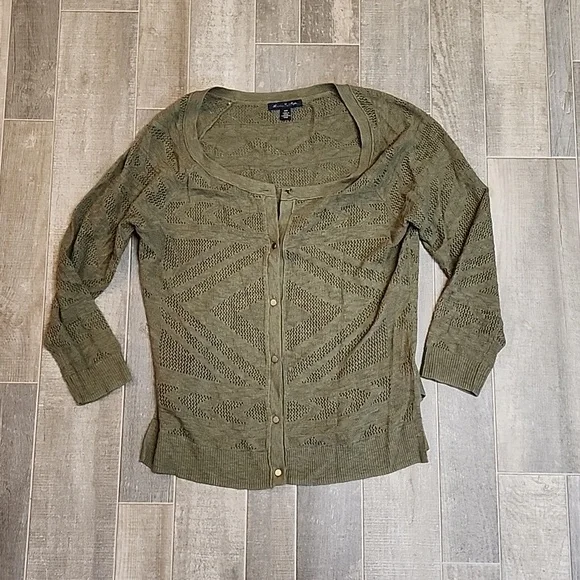 American Eagle brand cardigan sweater in olive 🫒 green - Picture 5 of 10
